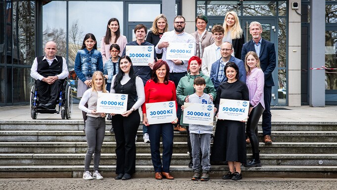 Albert rozdal symbolické šeky