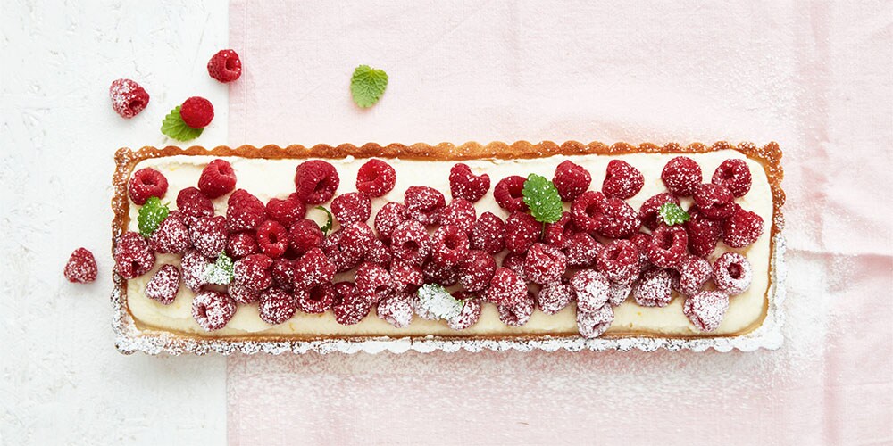 Dorty, koláče a nepečené dezerty s malinami