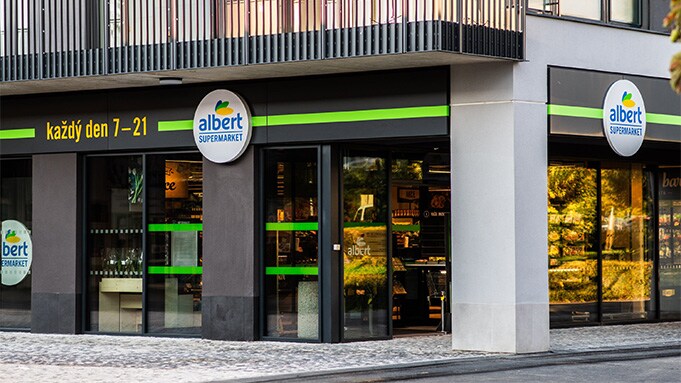 Albert vítězí u soudu s Obrazem a stahuje žalobu.