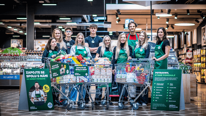 Sbírka v Albertu podpořila dětské domovy i potravinové banky darem 121 tun potravin