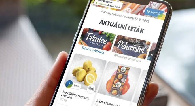 obrazovka telefonu s aktuálním letákem v aplikaci