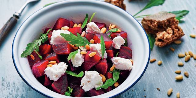 RECEPTY NA LUŠTĚNINOVÉ A ZELENINOVÉ SALÁTY