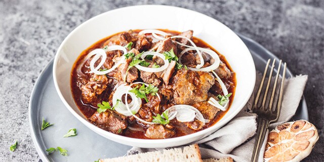 GULÁŠE Z DIVOČINY – ZVĚŘINOVÉ GULÁŠE