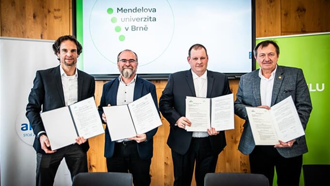 Albert posiluje spolupráci s Mendelovou univerzitou. Společně se zaměří na objektivní hodnocení a zlepšování životních podmínek kuřat